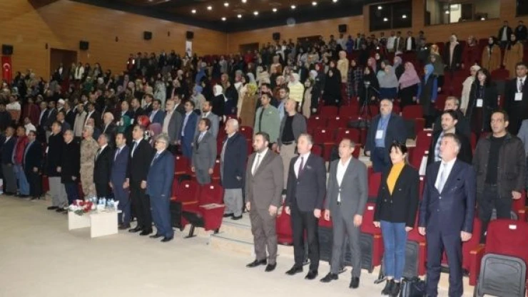 Ağrı'da ƌ'ıncı Uluslararası Ahmed-i Hani Sempozyumu' başladı