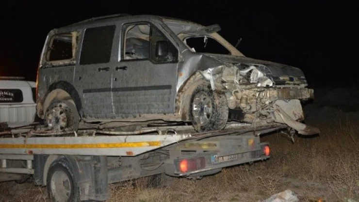 Ağrı'da feci kaza: araç şarampole uçtu