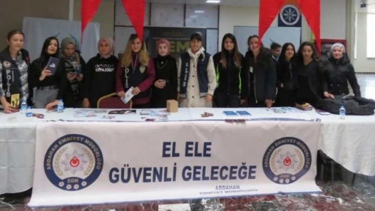 Ardahan'da polisten üniversite öğrencilerine 'güvenlik' bilgilendirmesi!