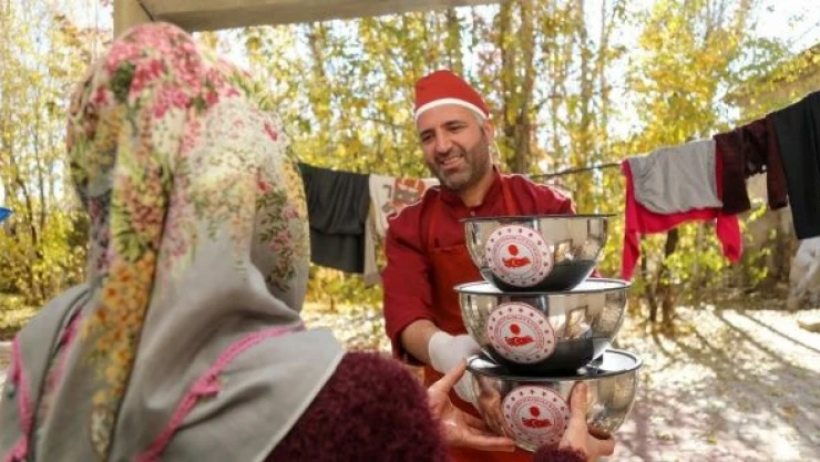 Başkale'de sefer tasları sıcak yemekle taştı