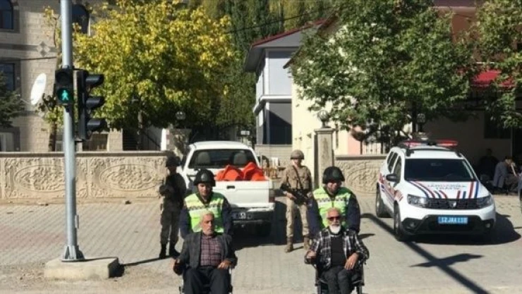 Bingöl'de jandarma ekipleri  denetimlerini sürdürüyor