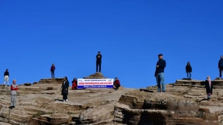 Doğaseverler Van Gölü koylarına hayran kaldı