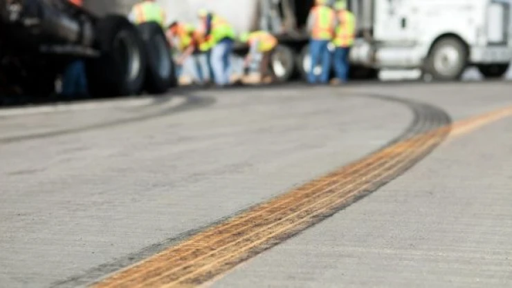 Erzurum'da 2 kamyonet birbirine girdi!