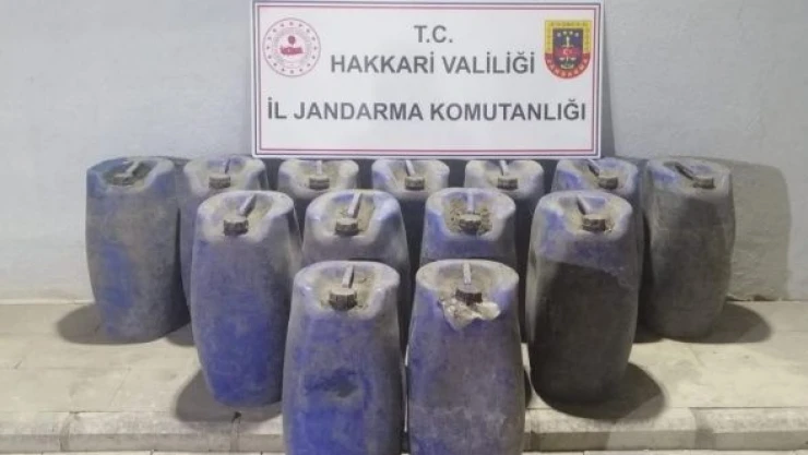 Hakkari'de litrelerce asit anhidrit ele geçirildi