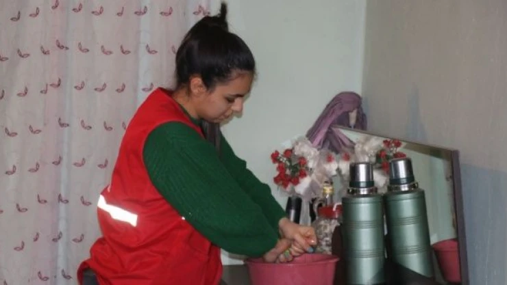 Ağrı'da gönüllüler yaşlılara destek oldu