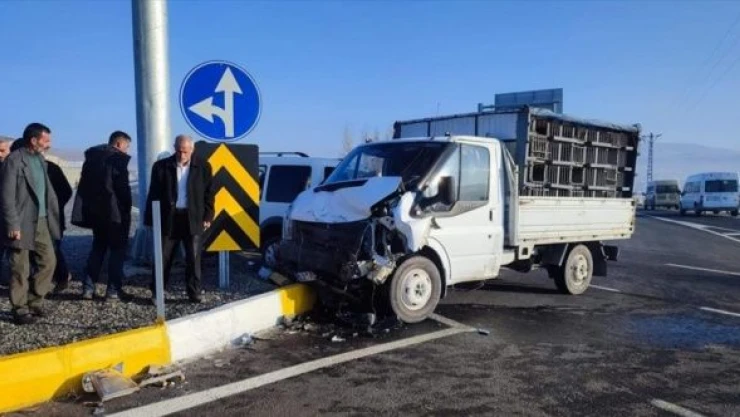 Ağrı'da kaza: 5 öğretmen yaralandı