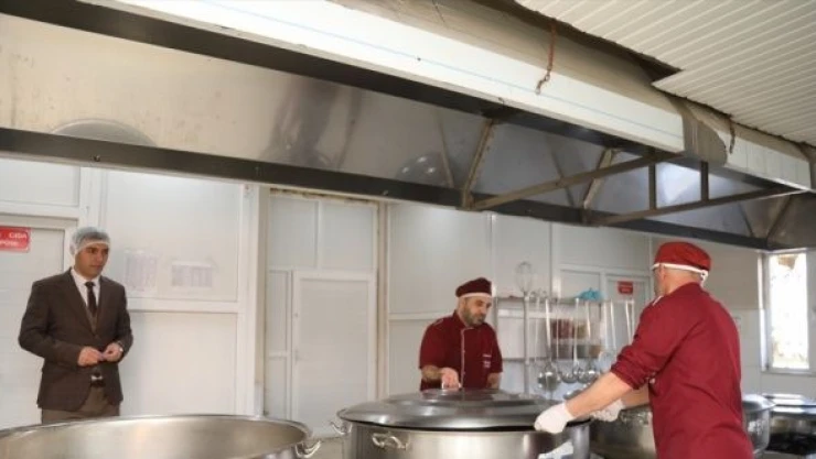 Başkale'de ihtiyaç sahiplerine yemek desteği