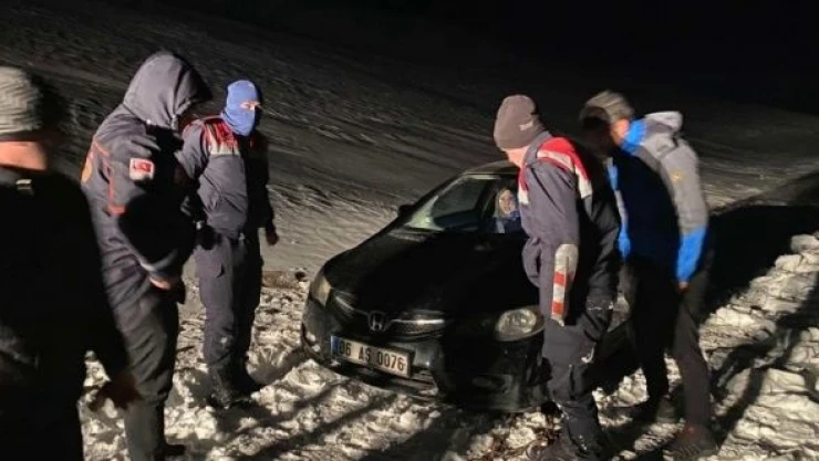 Bayburt'ta mahsur kalan 4 kişi kurtarıldı