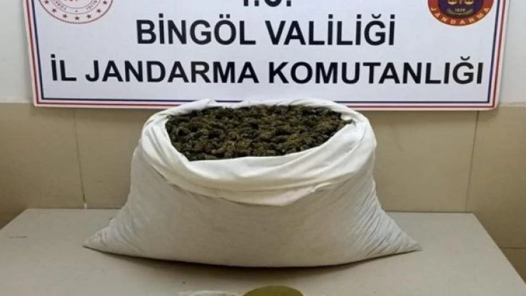 Bingöl'de araca uyuşturu koyup terk ettiler