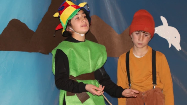 Çaldıran'da 'Bu Dünya Bizim Çocuklar' adlı tiyatro oyunu sergilendi