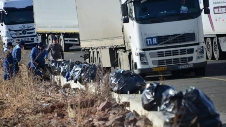 Çıldır-Aktaş Gümrük Kapısı çöplüğe döndü