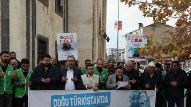 Çin'in politikaları Ahlat'ta protesto edildi