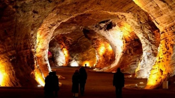 Burayı görmeden ölmeyin... Iğdır'da Tuz Mağaraları büyülüyor...