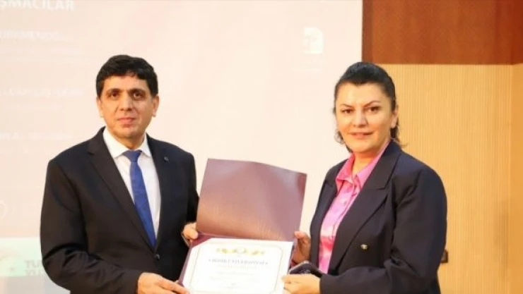 Iğdır'da 'Türkiye Yüzyılı Gençlik ve Üretim Stratejisi' konferansı düzenlendi