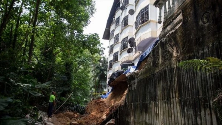 Malezya'da toprak kayması: 16 ölü