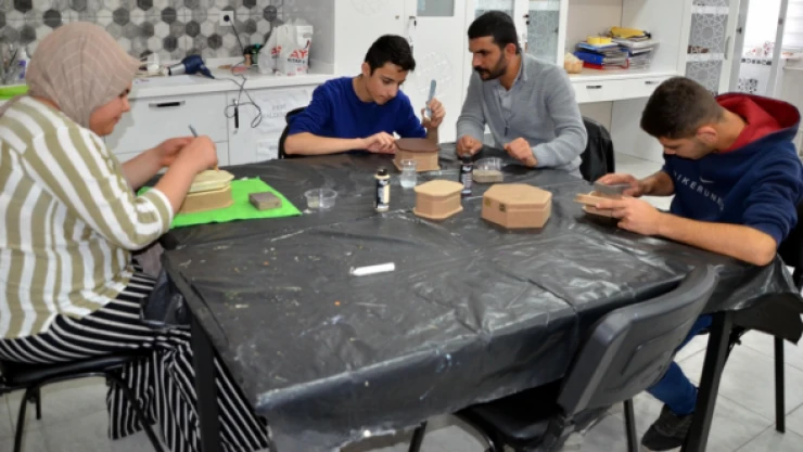 Muş'ta özel öğrenciler atölyelerde yeteneklerini ortaya çıkarıyor