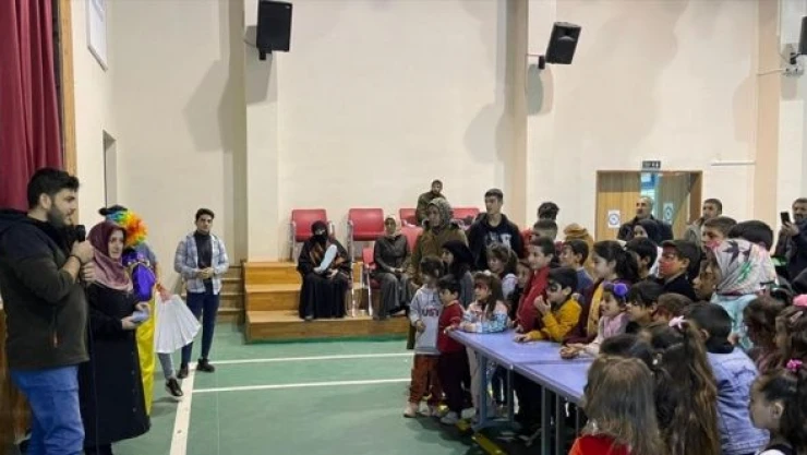 Çölyaklı çocuklar için üniversiteli gönüllülerden eğlence programı