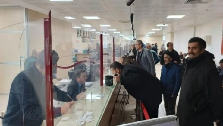 SGK binaları önünde EYT kuyrukları oluştu