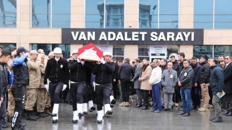 Van'da kanser tedavisi gören cumhuriyet savcısı hayatını kaybetti