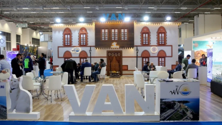 Van'ın tarihi, turistik, kültürel ve gastronomi değerleri İzmir'de düzenlenen fuarda tanıtılıyor