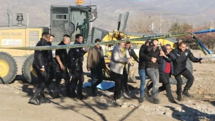 Bayburtlu adam Erzincan'da enkazın altında kaldı