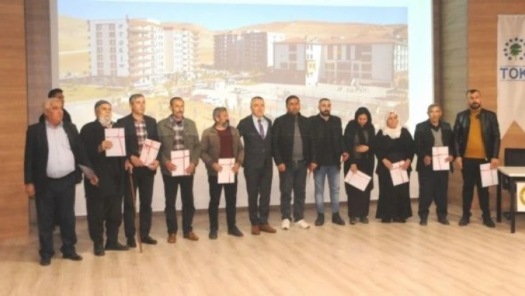 Cizre'de terör mağdurları yeni konutlarına kavuştu