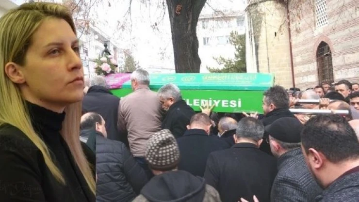 Evinde ölü bulunan MHP Kadın Kolları eski Başkanı toprağa verildi