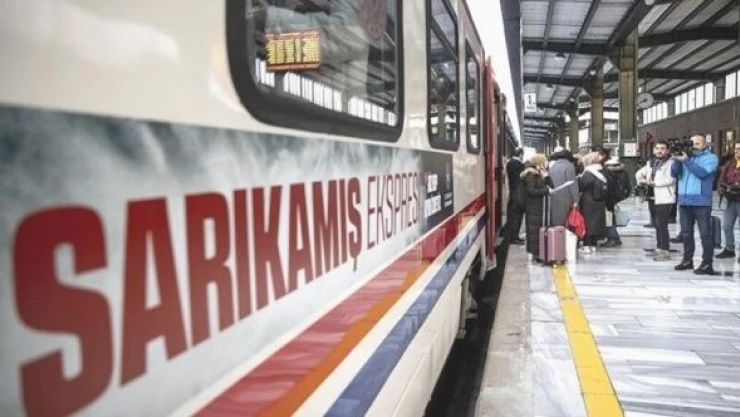 Sarıkamış Ekspresi Ankara'dan yola çıktı... Mete Gazoz da trende