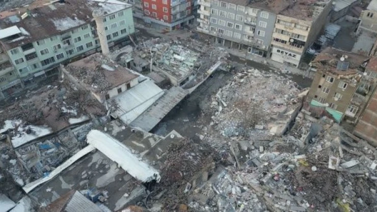 3.9 ile sarsılan Malatya'da yıkım havadan görüntülendi