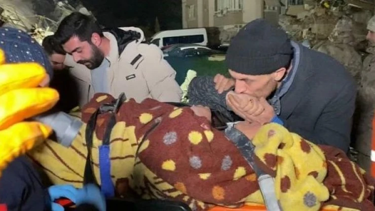 42 saat sonra kurtarılan Fatma teyze: &quotHepinizi çok seviyorum"