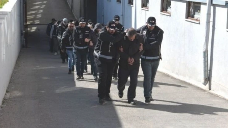 Adana'da 6 müteahhit ve mühendis tutuklandı...
