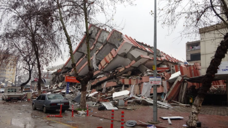 AK Parti Adıyaman Milletvekili ve ailesi göçük altında kaldı