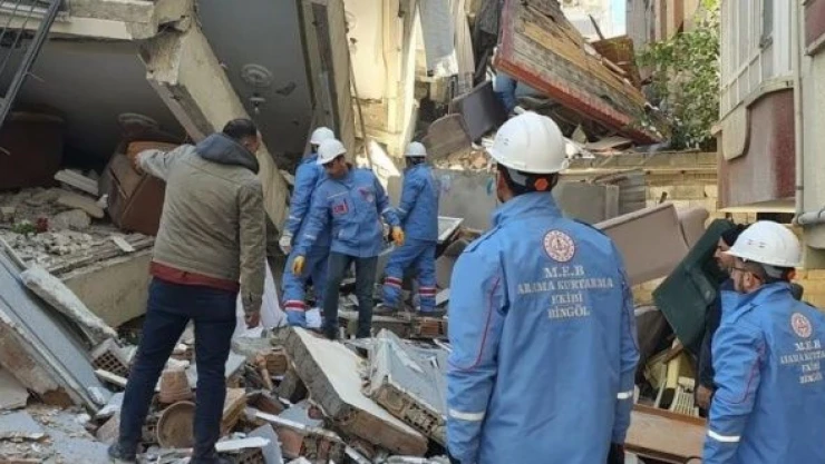 Bingöl'den deprem bölgesine 796 personel