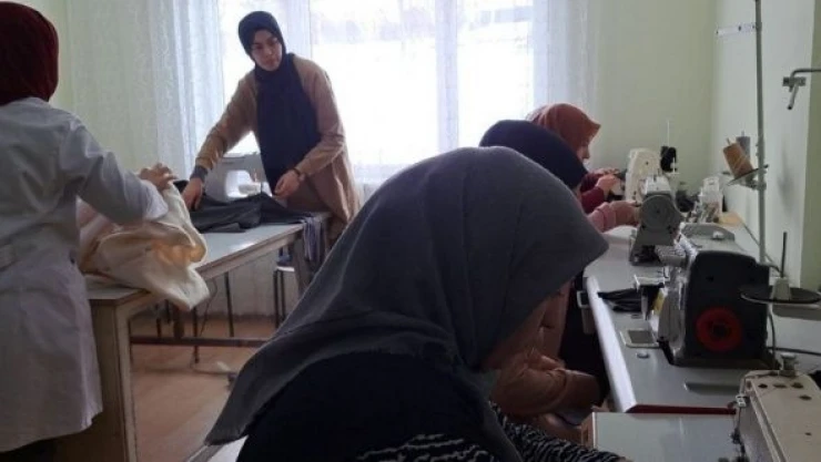 Bitlis Adilcevaz'da kadınlar depremzedeler için seferber oldu