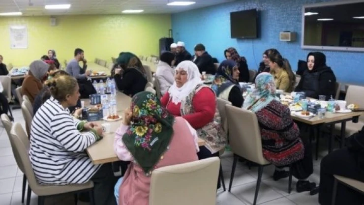 Bitlis'de depremzedeler için kandil programı düzenlendi