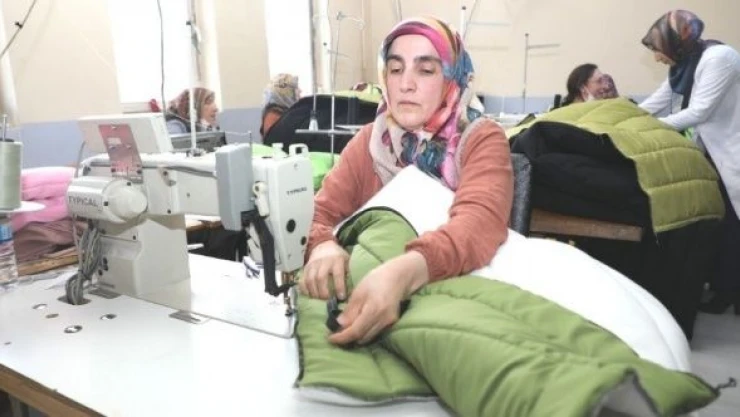 Deprem bölgesinin uyku tulumları Ağrı'dan