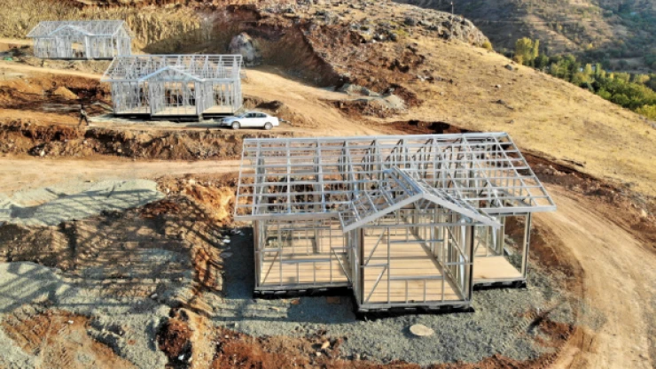 Elazığ'da çelik evlere yoğun ilgi