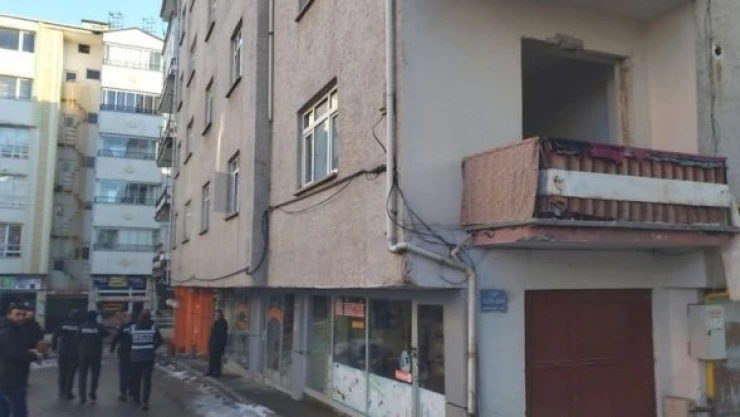 Elazığ Karakoçan'da binalar tahliye ediliyor