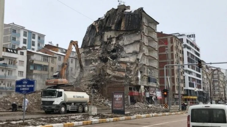 Elazığ'da bin 36 ağır hasarlı bina tespit edildi