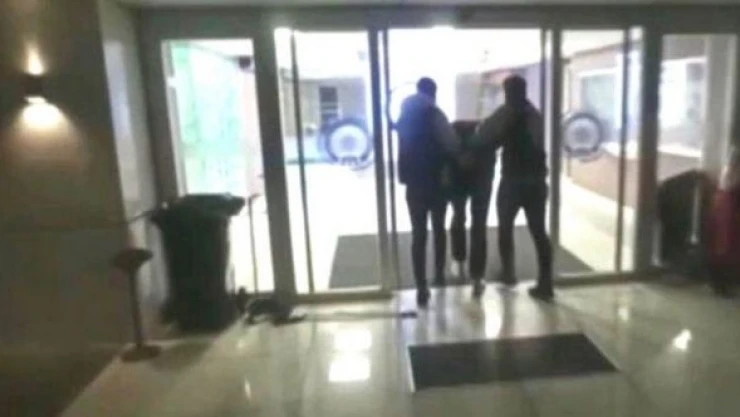 Enkaz altında kalanlarla alay eden vicdansızlar tutuklandı