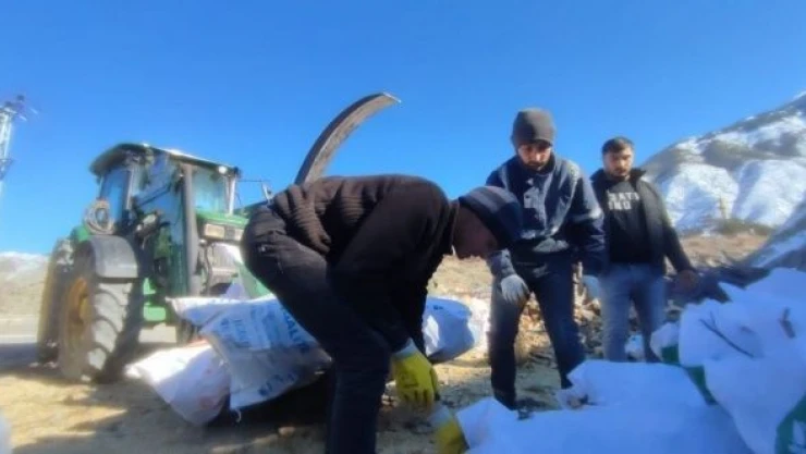 Erzurum'da deprem bölgesine günde 3 TIR odun