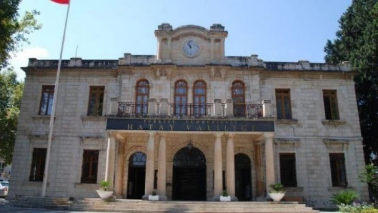 Hatay'da Valilik binası yıkıldı