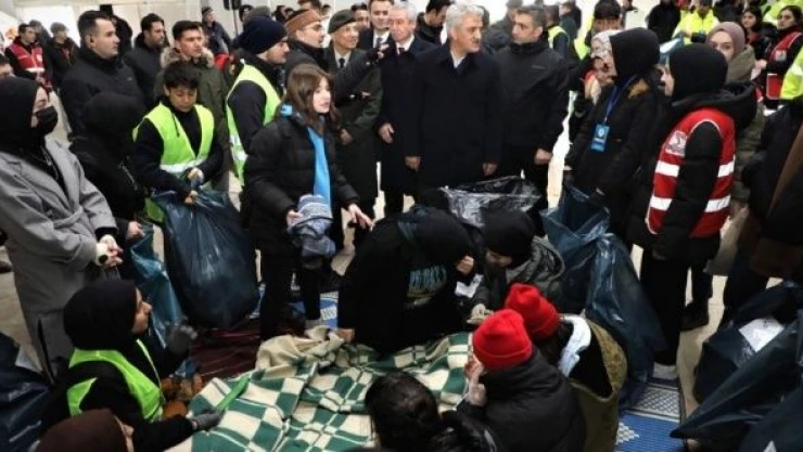 Helal size çocuklar... Erzincanlı liseliler depremzedeler için soba üretiyor