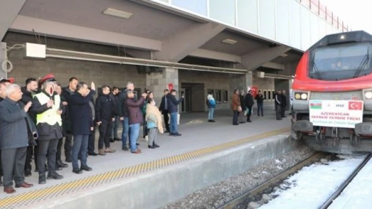 Kardeş Azerbaycan'dan depremzedelere 510 ton yardım