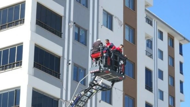 Malatya'da anne oğul 384'üncü saatte kurtarıldı