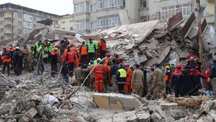 Malatya'da deprem sonrası arama kurtarma çalışmaları sürüyor