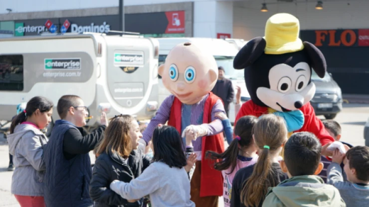 Malatya'da depremzede çocuklara eğlenceli sürpriz