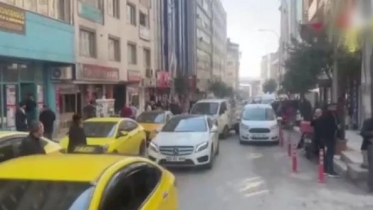 Malatya'daki deprem Elazığlıları sokağa döktü