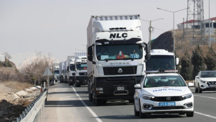 Pakistan'dan gelen yardım TIR'ları Türkiye'ye ulaştı