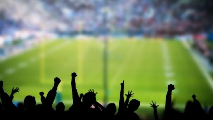 Tribünlerden yükselen ''Hükümet İstifa'' sloganlarına siyasetçilerden tepki